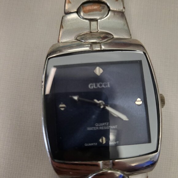 Gucci Silver Watch with Roman Numerals - Picture 3 of 8